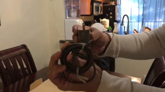 Unboxing of DYSON Cyclone V10 Motorhead смотреть онлайн