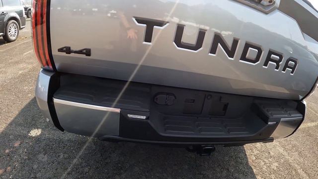 2022 Tundra Limited Crewmax comparison, and quick test drive with the rear load leveling suspension смотреть онлайн