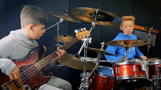 BASS & DRUMS Challenge #3 - We switch instruments! Oskar & Szymon - Drummer (11y) My Groove, Impro смотреть онлайн