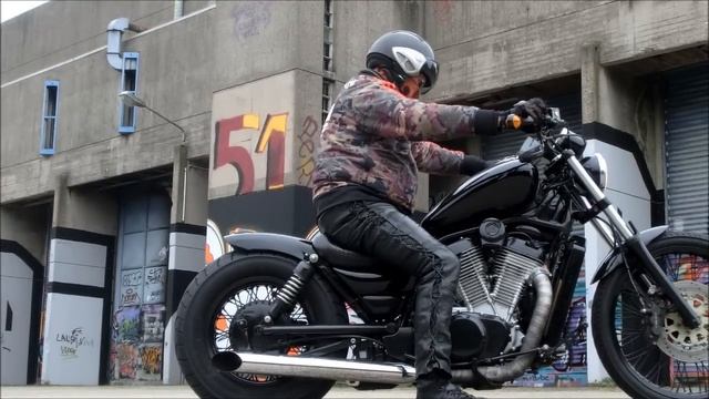 Suzuki VS 800 Custom Intruder 1400 er Heck Rocker Brat Bobber Style смотреть онлайн