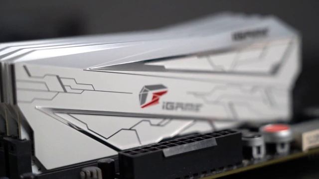 Memoria RAM iGame Vulcan DDR4 смотреть онлайн