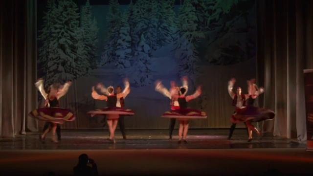 Народный танцевальный ансамбль Ивушка Латвия исполняет Чардаш смотреть онлайн