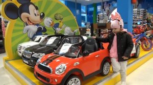 ВЛОГ торгово развлекательный центр покупаем игрушки играем на детской площадке s