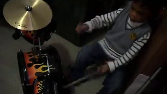 and this is how KRC started liking the Drums (a garage sale toy we got) смотреть онлайн