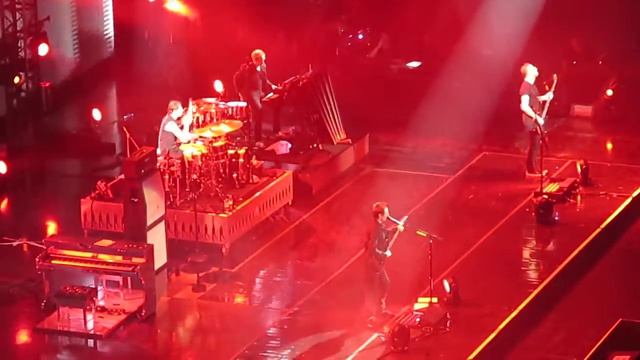 【Strawberry Alice】Muse - Time Is Running Out, Shanghai Mercedes Benz Arena , 21/09/2015. смотреть онлайн