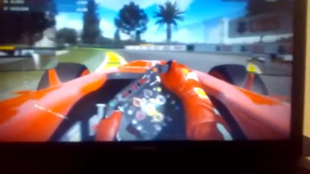 F1 2013 en un E-300 AMD 6310 (grabado móvil) смотреть онлайн