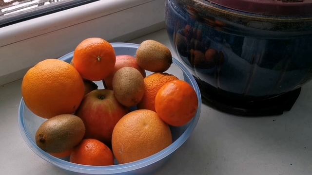 На кухне. Любовь приходит и уходит, а кушать хочется всегда. On the kitchen. смотреть онлайн