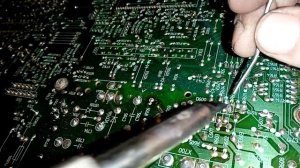 Тв Rolsen Горизонтальная полоса Нет кадровой развертки