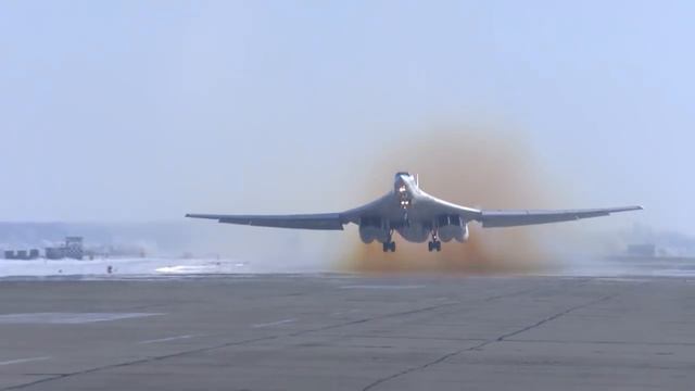 Учение по дозаправке в воздухе с экипажами стратегических бомбардировщиков Ту-160 смотреть онлайн