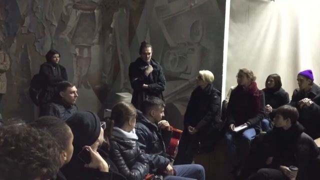 В Киеве требуют сохранить "Летающую тарелку" смотреть онлайн