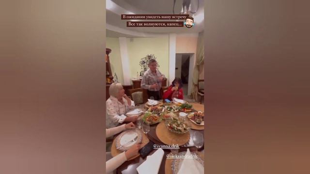 Максим Тарапата показал как смотрели с семьёй выпуск Холостячки:мама в слезах смотреть онлайн