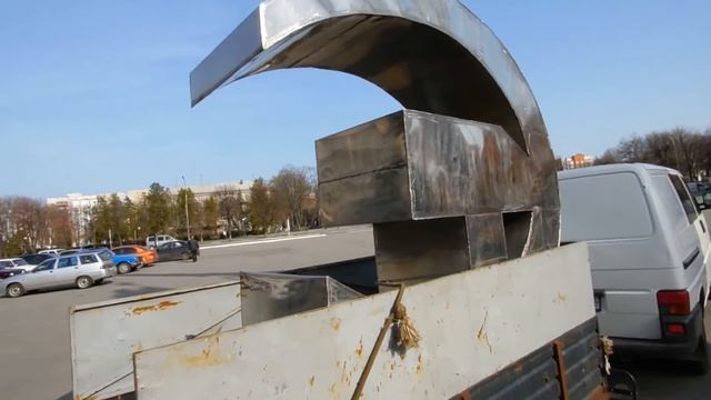 Символ виявився порожнім. Серп і молот на площі Незалежності вже демонтували смотреть онлайн