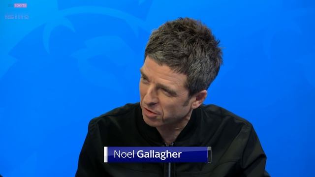 "It's great to be sat beside a legend of the game... & Gary Neville" - Noel Gallagher insults G Nev смотреть онлайн