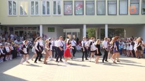 Танец выпускников гимназии №3 г.Солигорска на Последнем звонке-2016