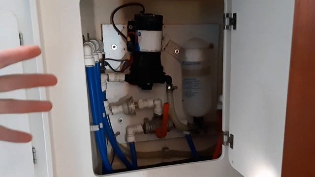 Водяная помпа на яхте - уроки яхтинга смотреть онлайн