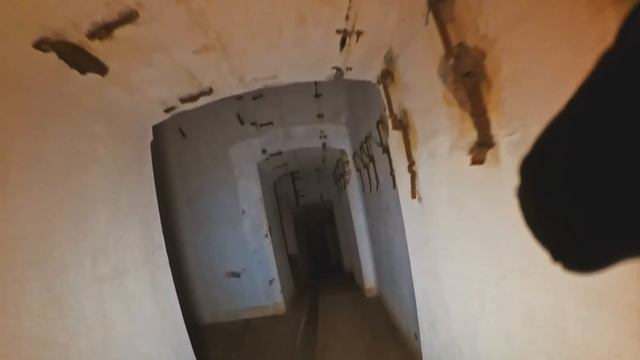 Спуск в зловещие катакомбы форта Риф смотреть онлайн