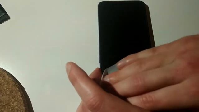 Как наклеить защитное стекло на телефон с жидкостью (Маслом) смотреть онлайн