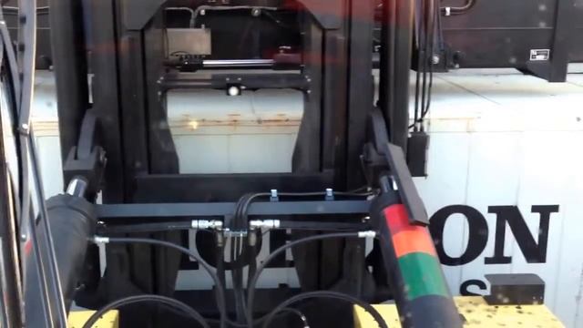 Работа погрузчика для обработки контейнеров HYSTER в порту