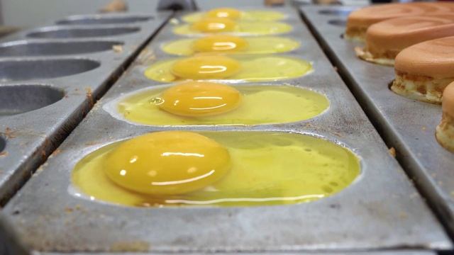 Яичный хлеб - корейская уличная еда смотреть онлайн