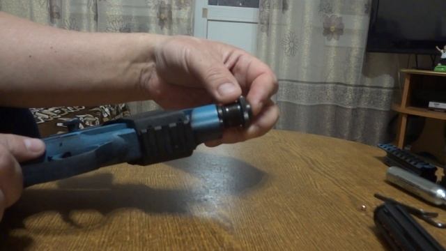 Как стравить оставшийся газ с пистолета Атаман М1 и зарядить баллон. смотреть онлайн