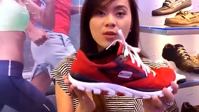 Sketchers GO Run Shoes introduced! смотреть онлайн