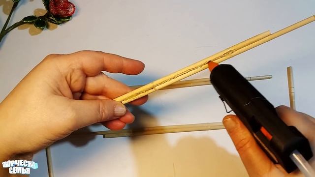 Цветы из бисера. Роза из бисера как декор на стену, своими руками✔️МК смотреть онлайн