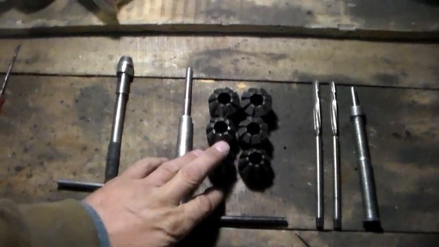 Набор инструментов необходимый  для ремонта головки цилиндров ваз 2101-2107