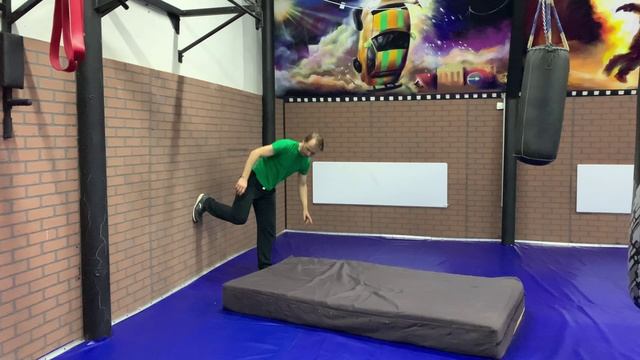 Кувырок вперед от стены смотреть онлайн