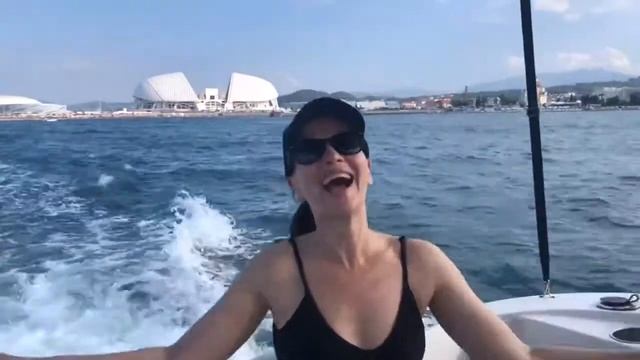 Привет из Сочи, с Чёрного моря Natalia Oreiro смотреть онлайн