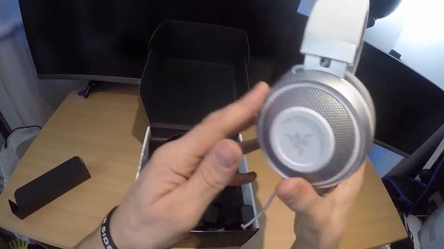 Razer Kraken 7.1 V2 Mercury White Headset Unboxing смотреть онлайн