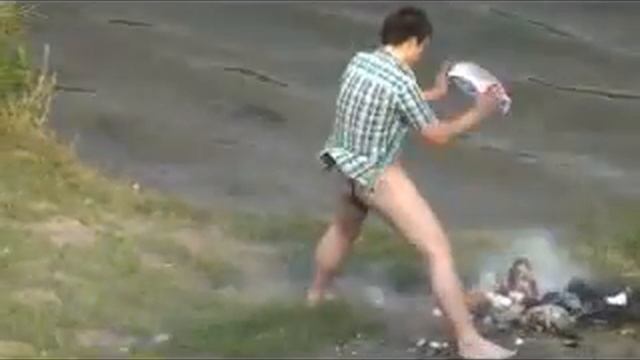 Мужик сушит трусы смотреть онлайн