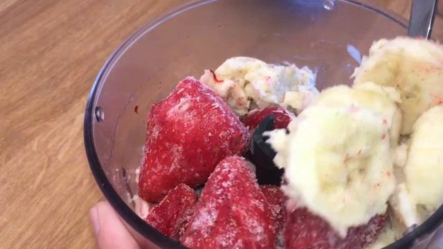 Мороженое за 5 минут в домашних условиях! Бананово-клубничный вкус! смотреть онлайн