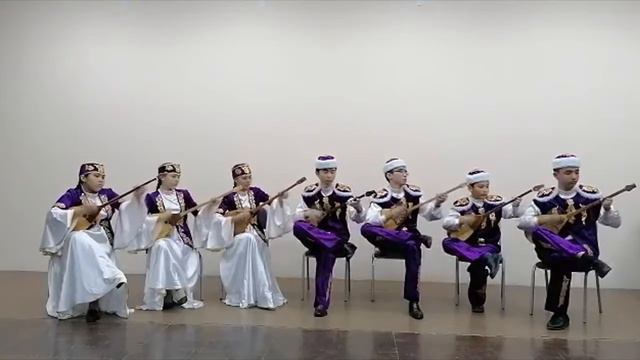 Музыка над Иртышом. Ансамбль домбристов "Жас дарын" смотреть онлайн