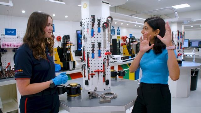 Episode 2: Driven beyond limits with Abigail Crawforth, Machinist смотреть онлайн