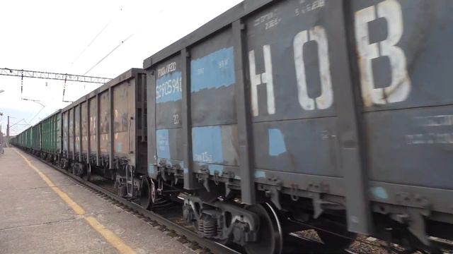 Электровоз ВЛ80С-1350 с грузовым поездом смотреть онлайн