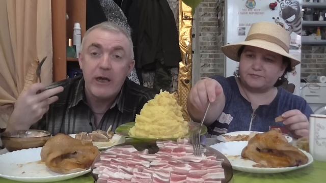 MUKBANG RUSSIA|УШИ ЗАПЕЧЕННЫЕ, САЛО В РАССОЛЕ ПО_ДОМАШНЕМУ и КАРТОФЕЛЬНОЕ ПЮРЕ|ДОМАШНЯЯ ЕДА смотреть онлайн
