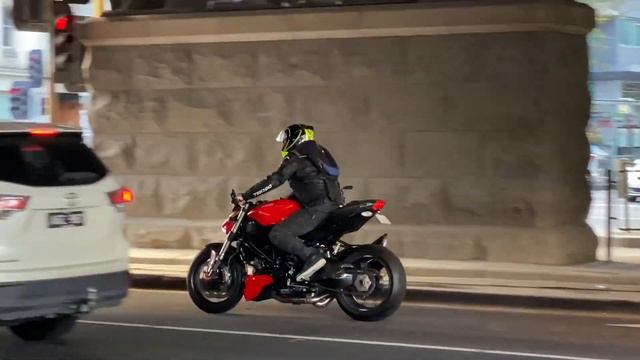 Spotted Ducati streetfighter 848 in the city! смотреть онлайн