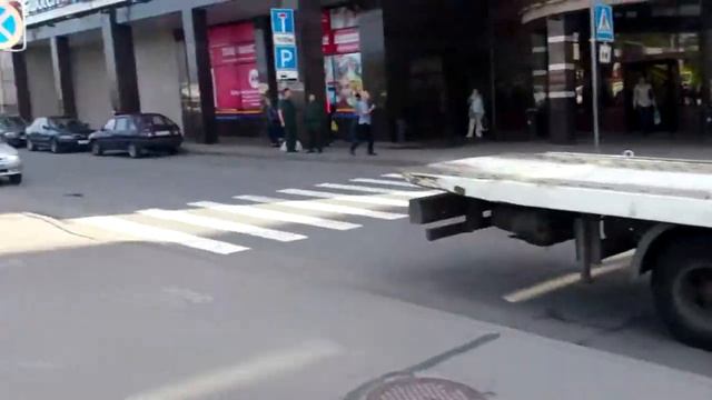 Работа эвакуаторов у станций метро Старая Деревня и Московская, Санкт-Петербург смотреть онлайн