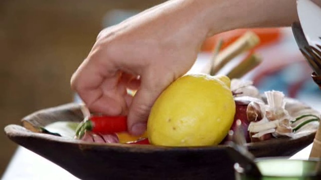 Обеды за 30 минут от Джейми Оливера — 17 серия