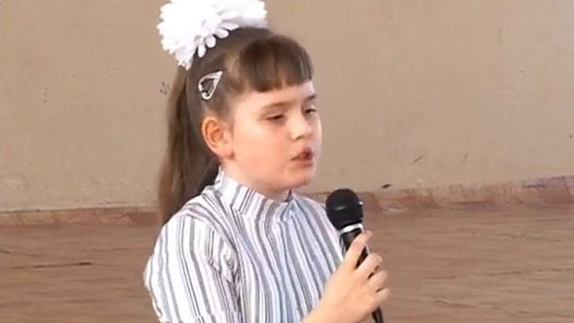 Песня маме. Подарок на 8-е марта. "Вечереет и луна взошла" смотреть онлайн