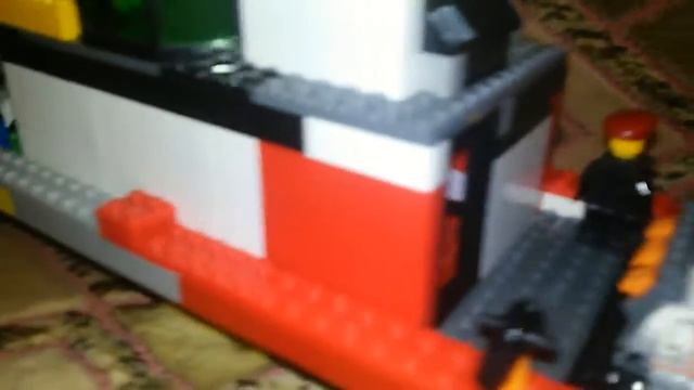 Большой военный корабль из LEGO смотреть онлайн