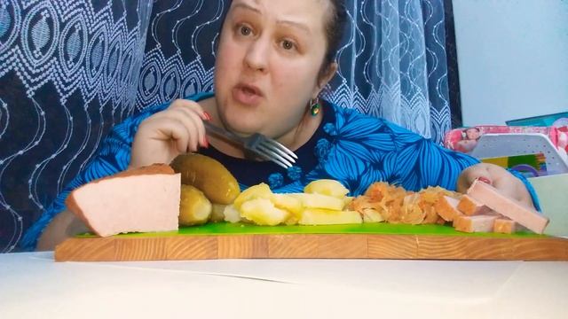 Мукбанг жареная картошка?мясо?солянка с грибами?соленья?сытно и вкусно??? смотреть онлайн