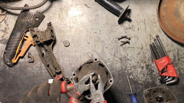 Разбираем УШМ Makita GA9010C