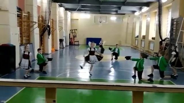 Хореографический коллектив "Уралочка":немецкий танец "Polka" смотреть онлайн