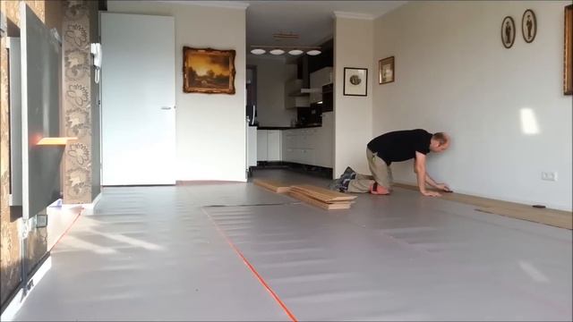 Pvc vloer zwevend leggen in appartement door Loman Parket смотреть онлайн