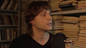 НА НОСИЛКАХ ОКОЛО САРАЯ | Юлия Друнина (читает Алексей Кубин)