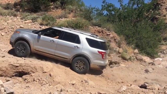 Ford Explorer with Traxda kit goes Off road смотреть онлайн