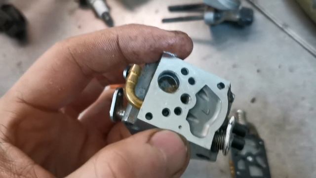 Китайская бензопила не развивает обороты, глохнет при нажатии на газ смотреть онлайн