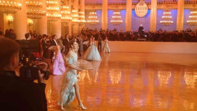 Первый танец Бала дебютанток Tatler смотреть онлайн