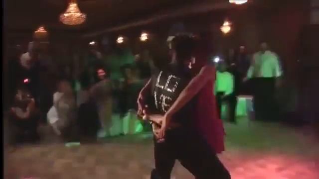 Жгучий латинский танец сальса! Огонь!